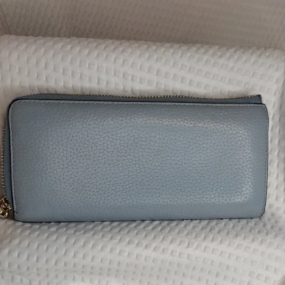 Michael Kors Large Pebbled Light Blue Leather Continental Wallet - Picture 4 of 12